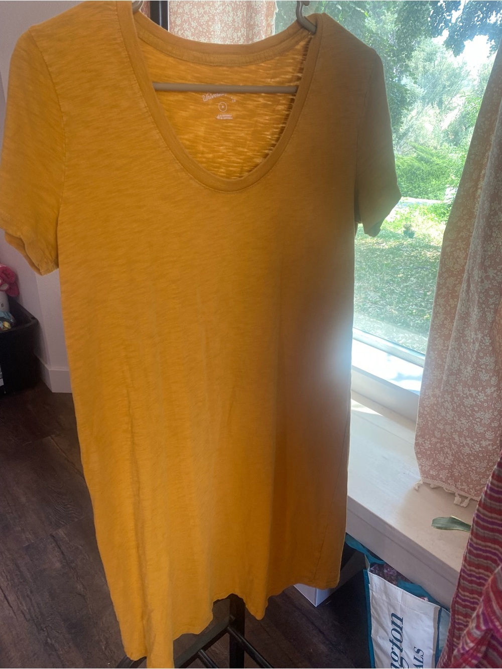 Universal Thread Mustard Short Sleeve Scoop Neck Tunic